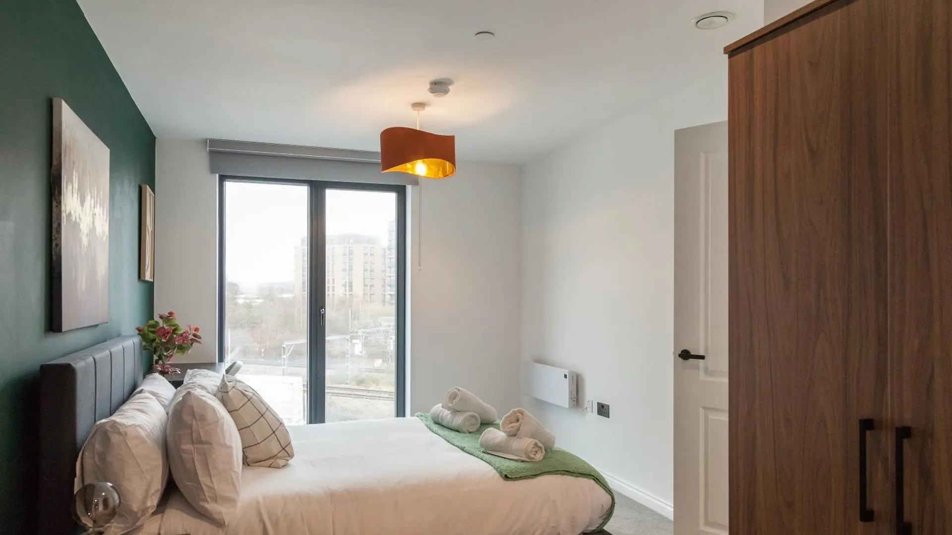 Springwell Gardens Apartments Near Leeds Station & City Centre