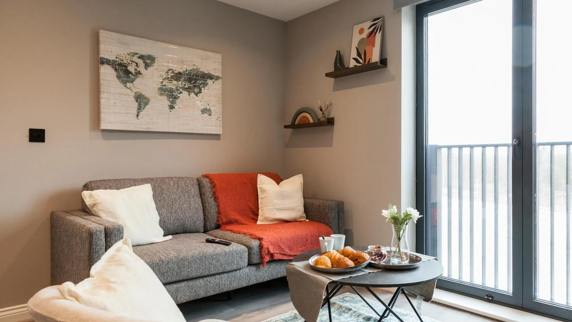 Springwell Gardens Apartments Near Leeds Station & City Centre