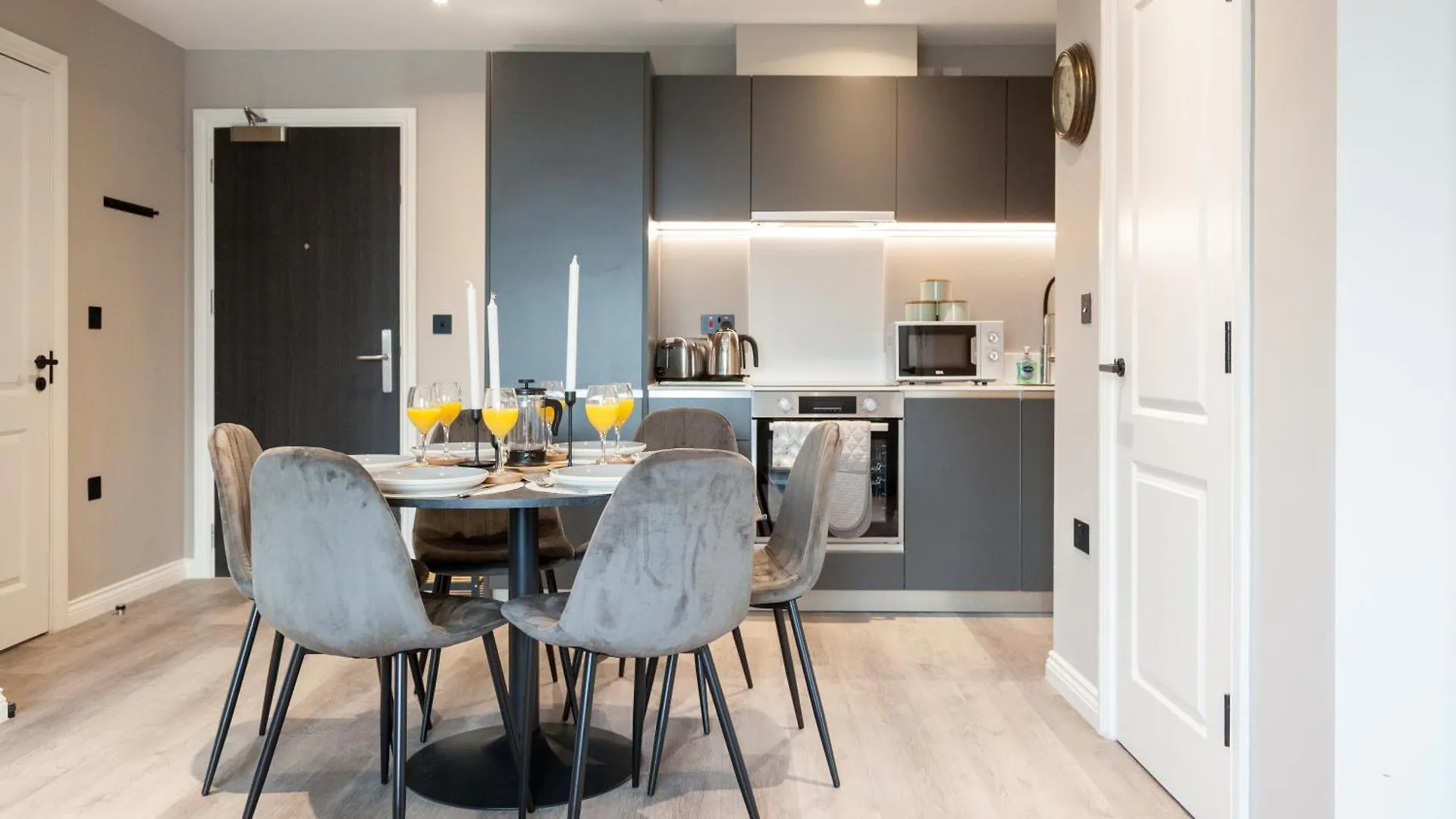 Springwell Gardens Apartments Near Leeds Station & City Centre