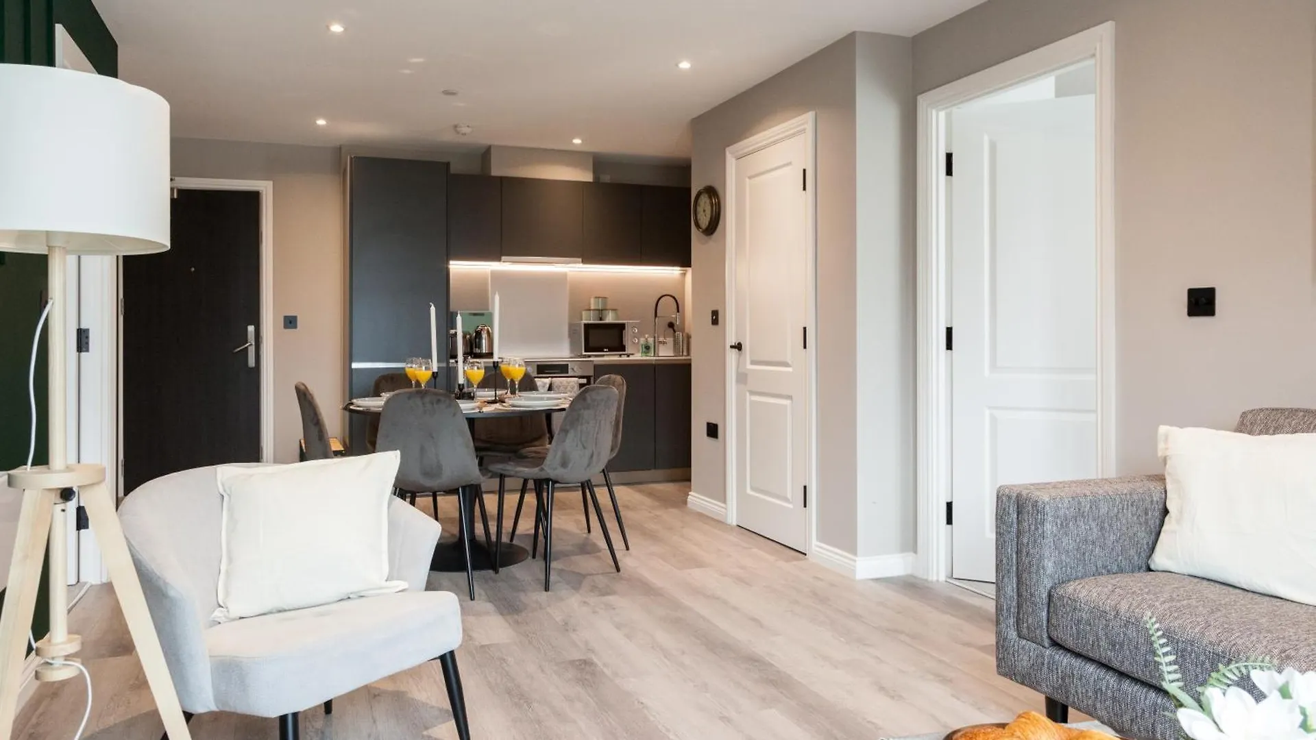 Springwell Gardens Apartments Near Leeds Station & City Centre