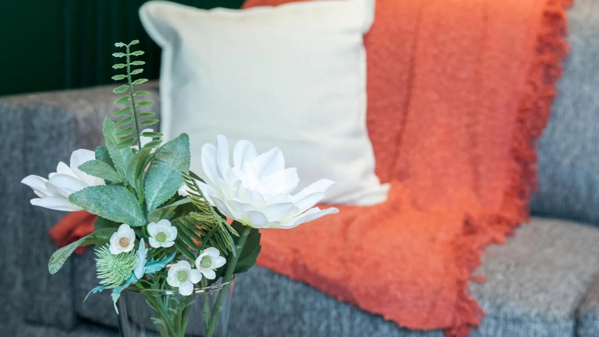 Springwell Gardens Apartments Near Leeds Station & City Centre