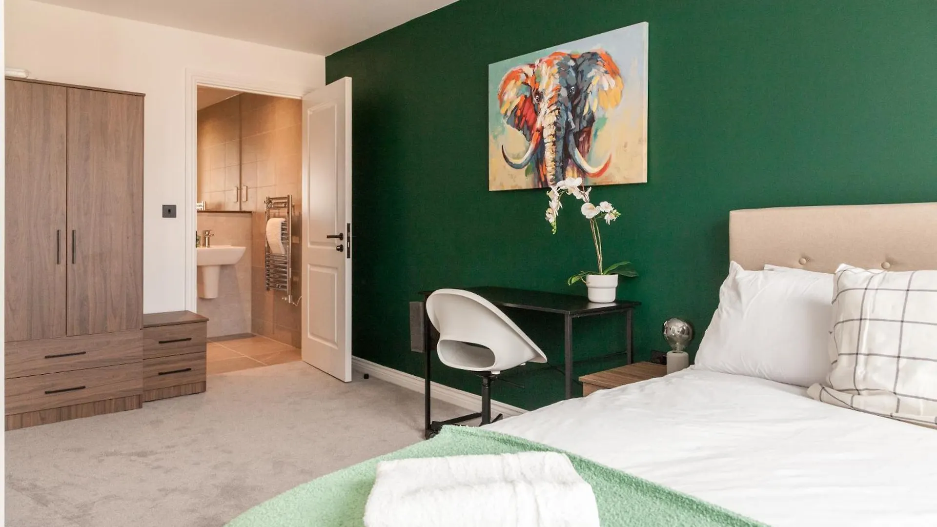 Springwell Gardens Apartments Near Leeds Station & City Centre