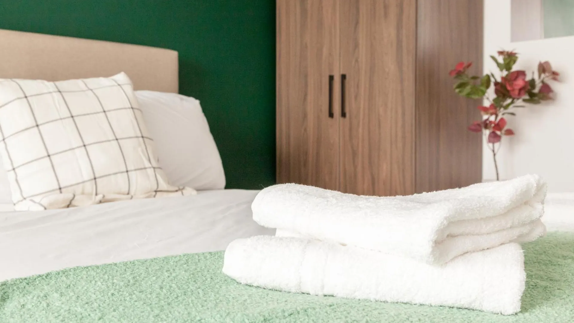 Springwell Gardens Apartments Near Leeds Station & City Centre