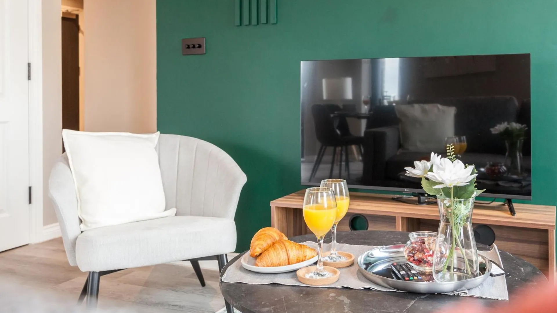 Springwell Gardens Apartments Near Leeds Station & City Centre  Λιντς