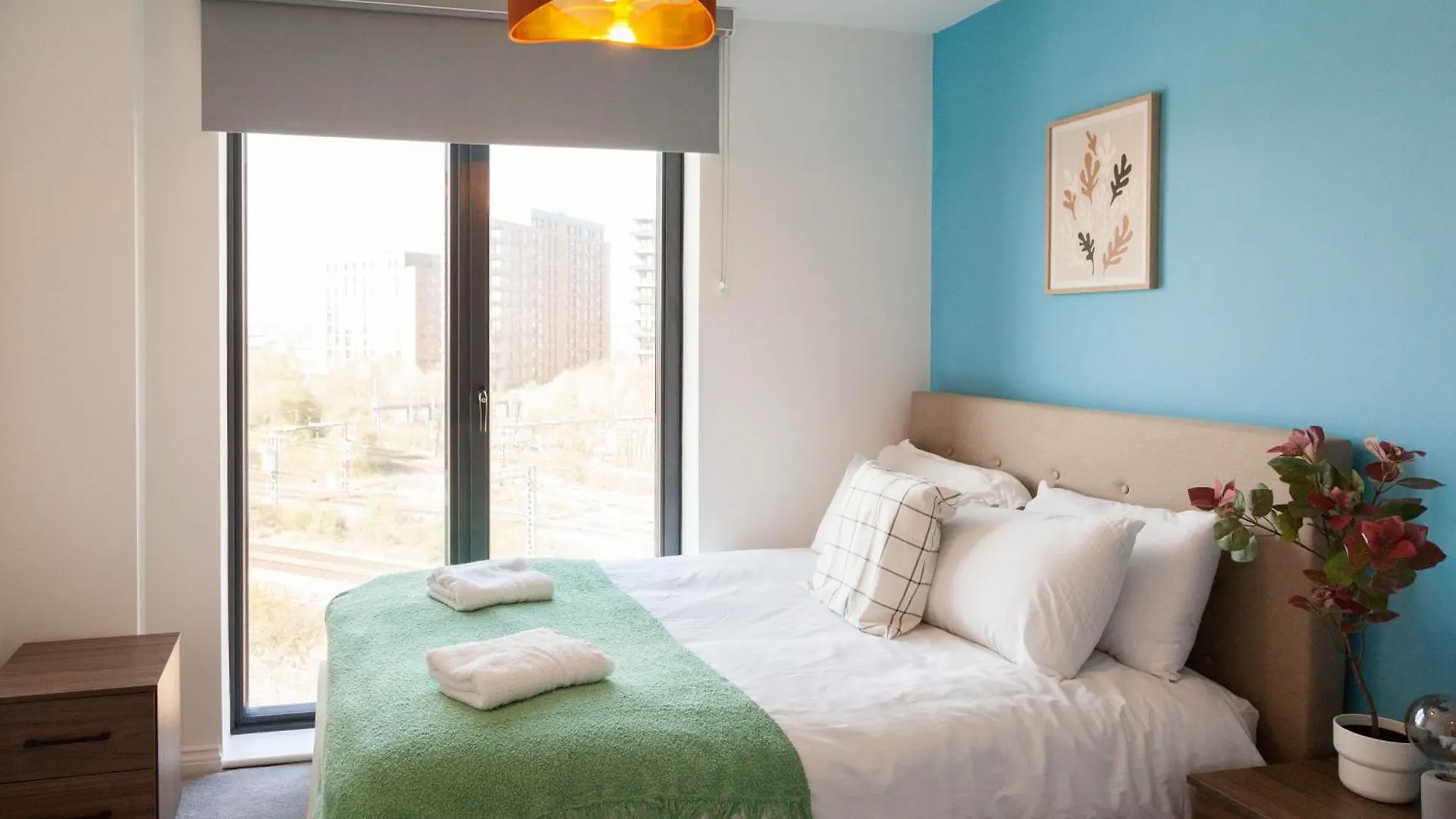 Springwell Gardens Apartments Near Leeds Station & City Centre  Λιντς