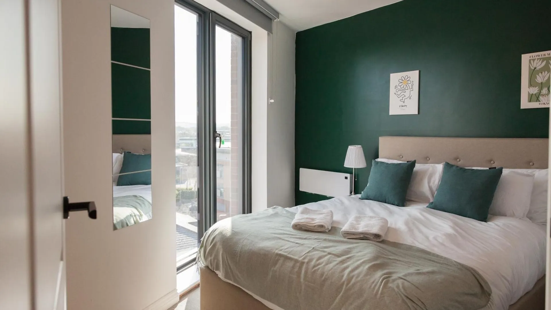 Springwell Gardens Apartments Near Leeds Station & City Centre 0*, Λιντς