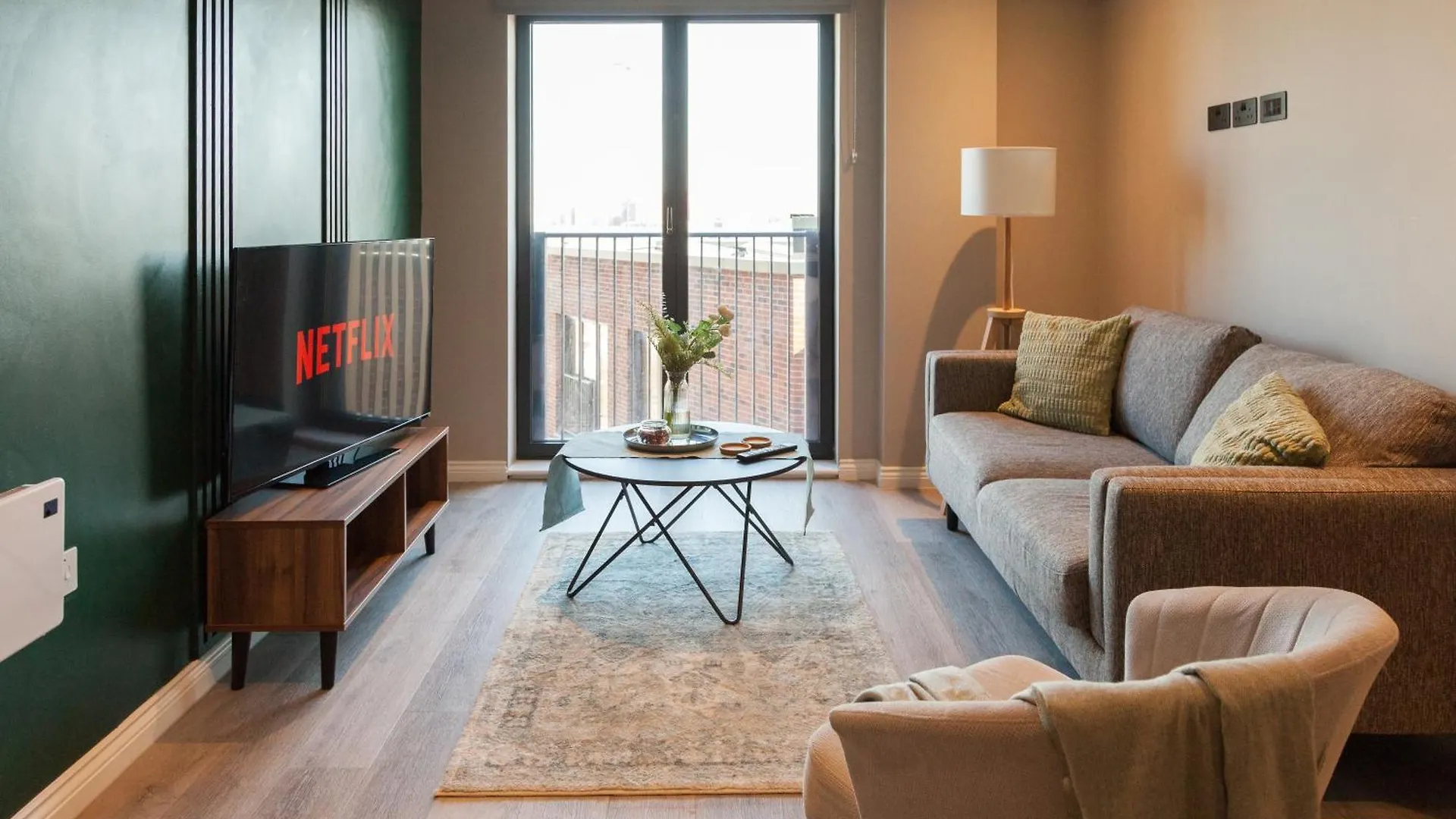 Springwell Gardens Apartments Near Leeds Station & City Centre